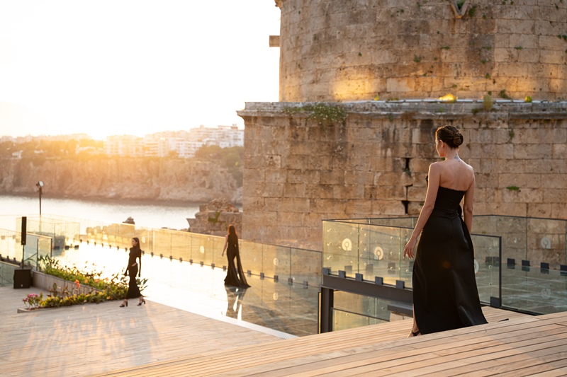 Moda, Tarih Ve Sanat�n Büyülü Bulu�mas� 